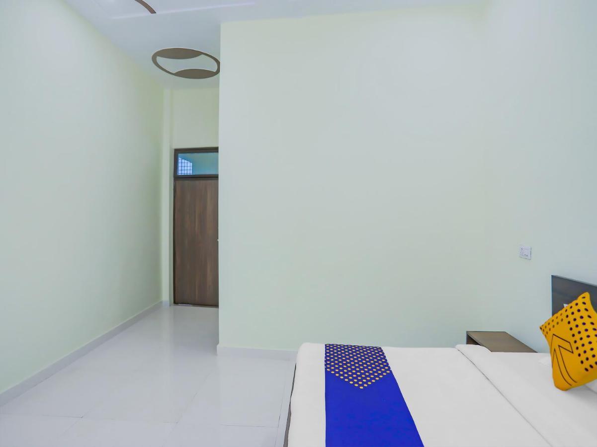 Hotel Vaccinated Staff - Oyo 73714 Metro Residency Kochi