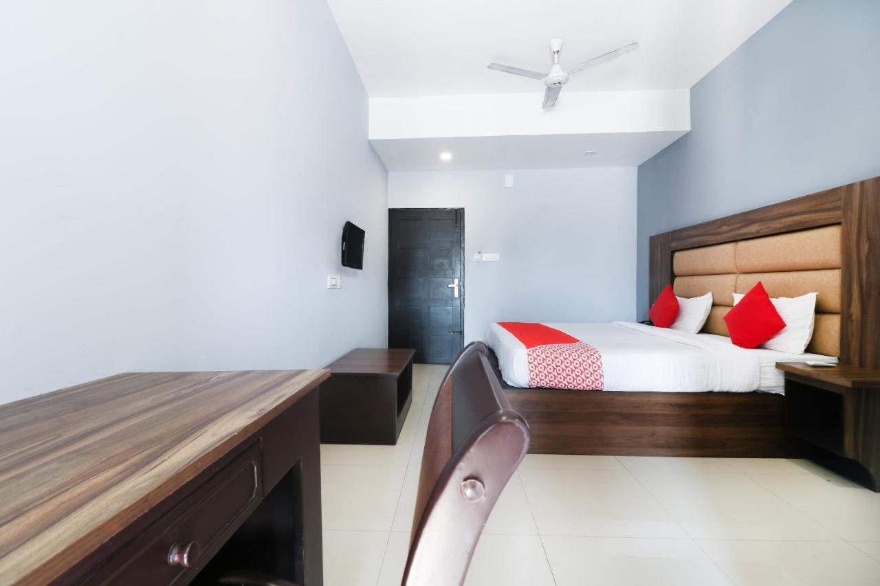 Oyo 44050 Central Queens Hotel 3*