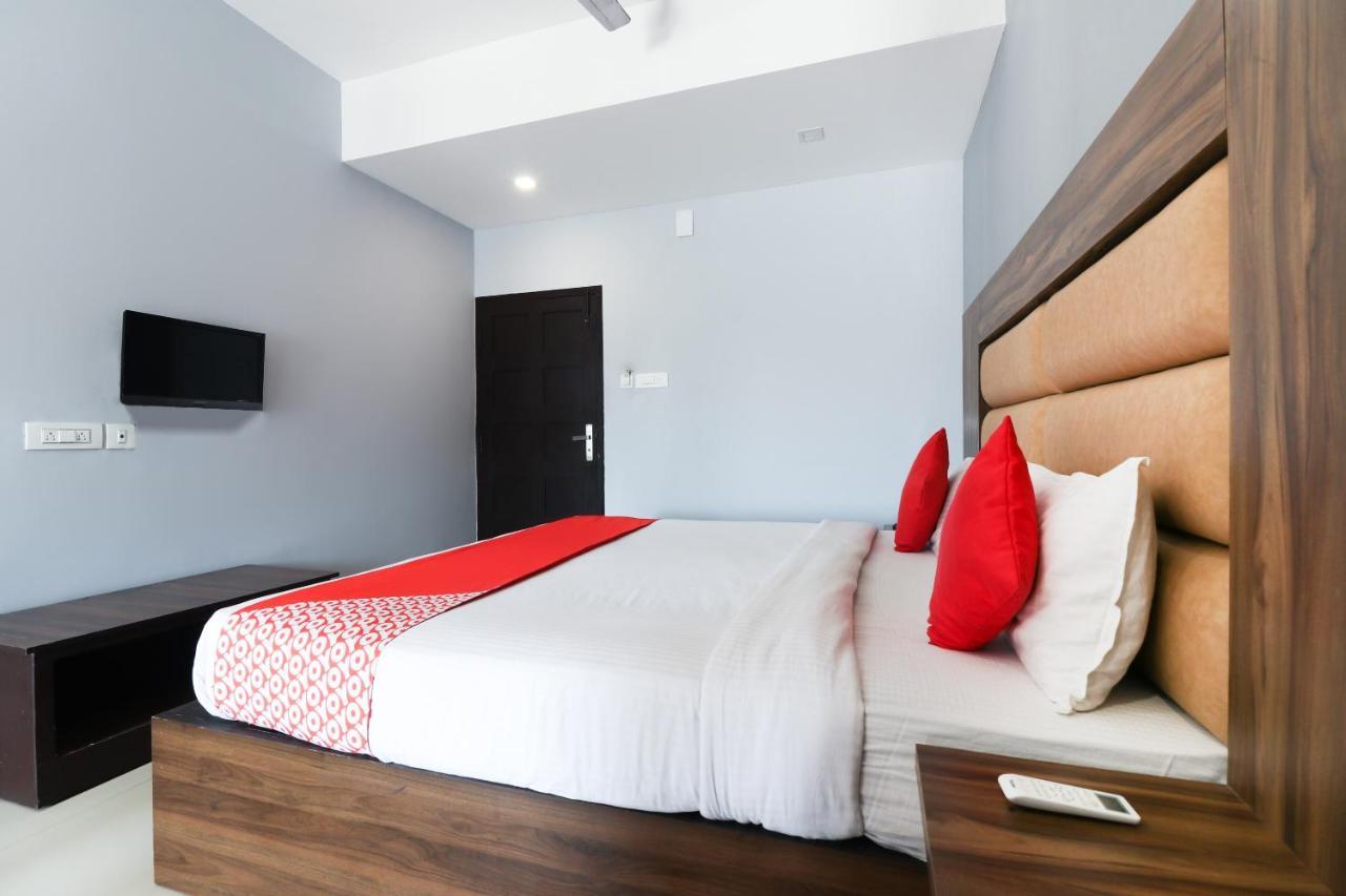Hotel Oyo 44050 Central Queens