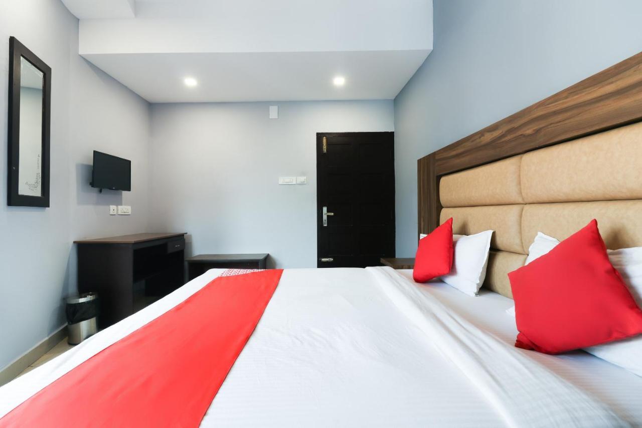 Hotel Oyo 44050 Central Queens Kochi