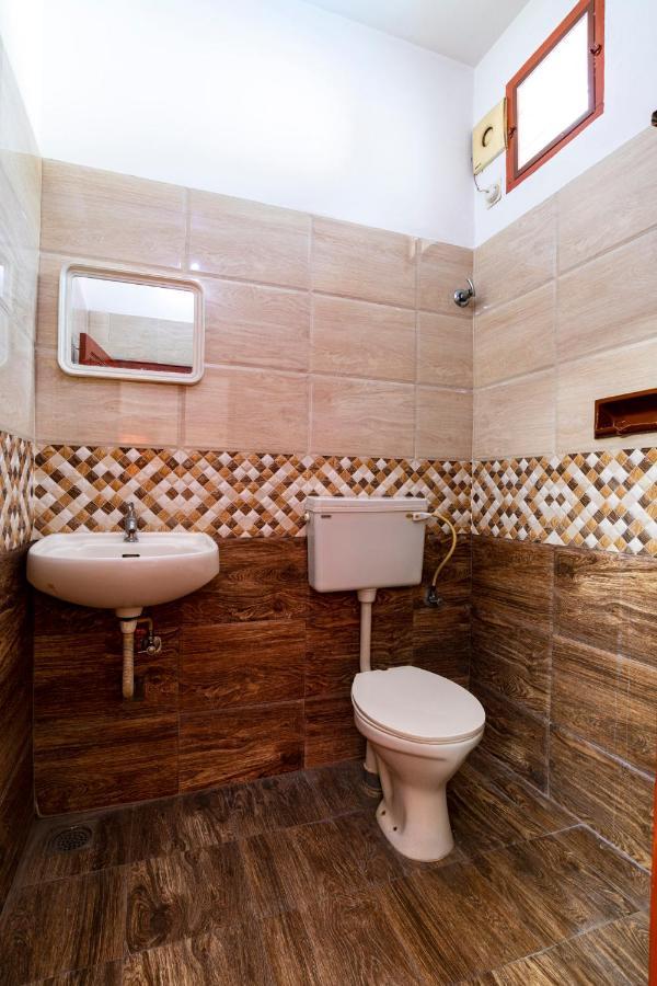 Anadiyil Leelakrishna Hotel