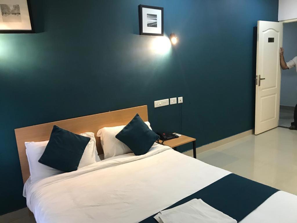 Empire Grande Suites *