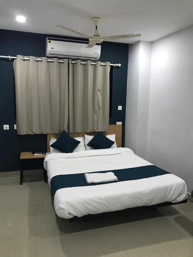 Empire Grande Suites Hotel *