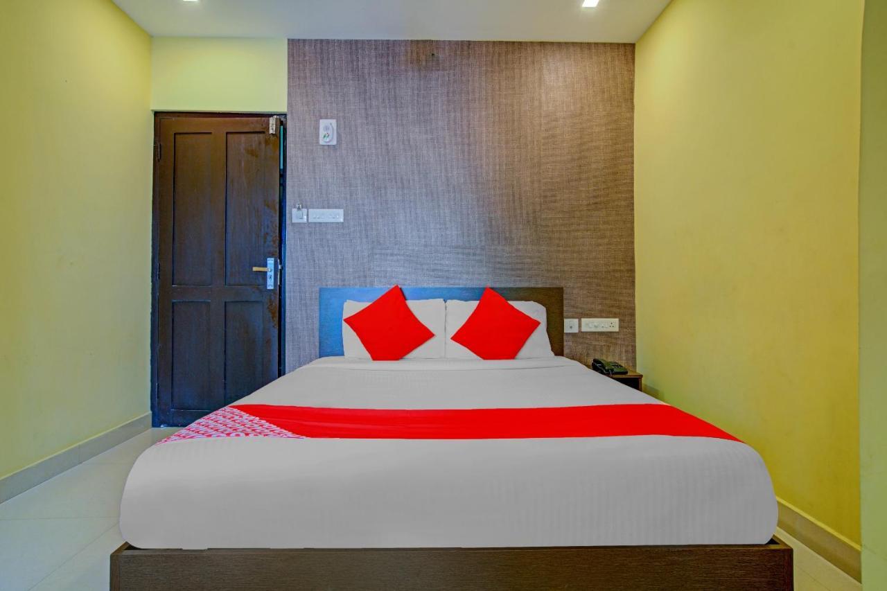 Oyo Flagship 77876 Amigo Suites Hotel 4*