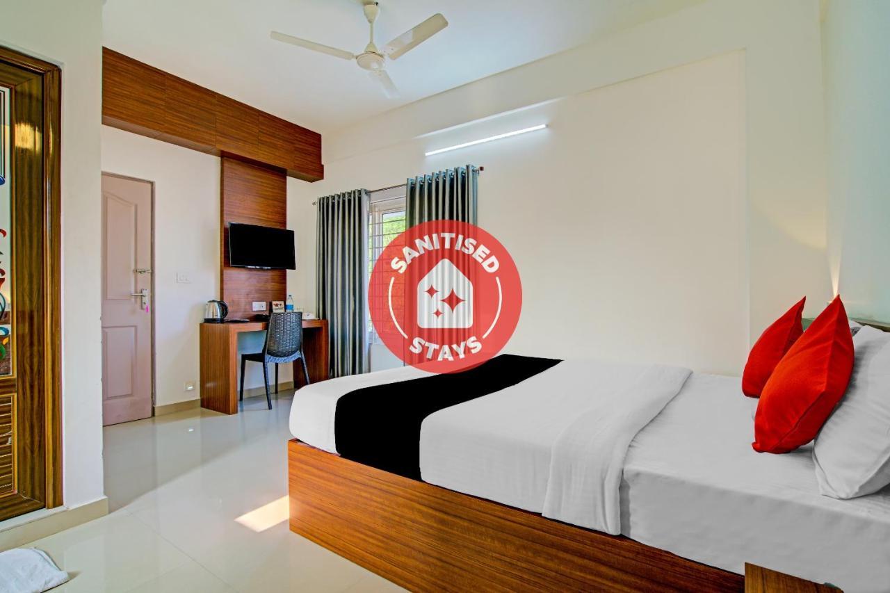Vaccinated Staff- Capital O 74715 Phoenix Holidays Hotel