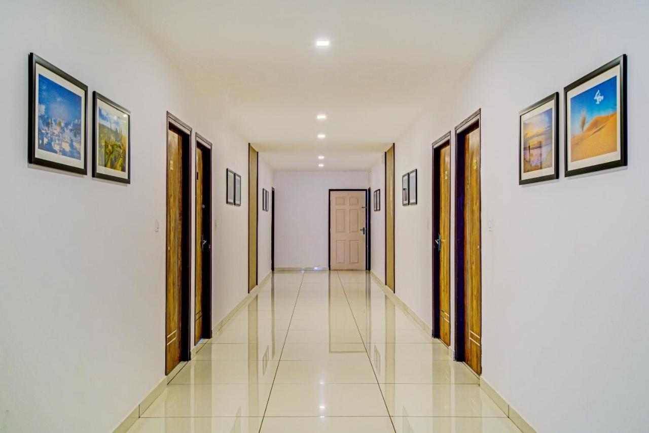 Vaccinated Staff- Capital O 74715 Phoenix Holidays 4* Kochi