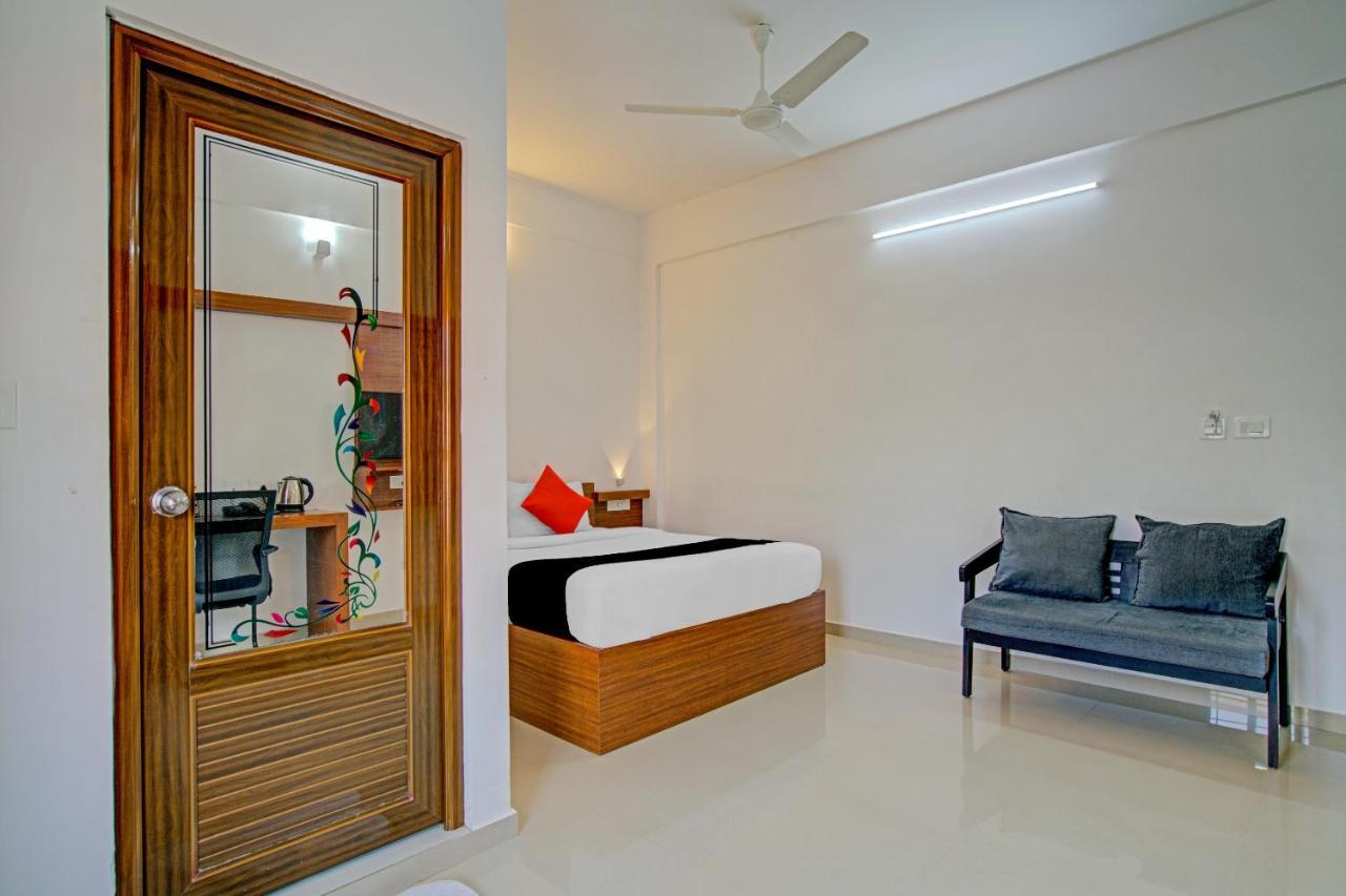 Vaccinated Staff- Capital O 74715 Phoenix Holidays 4* Kochi