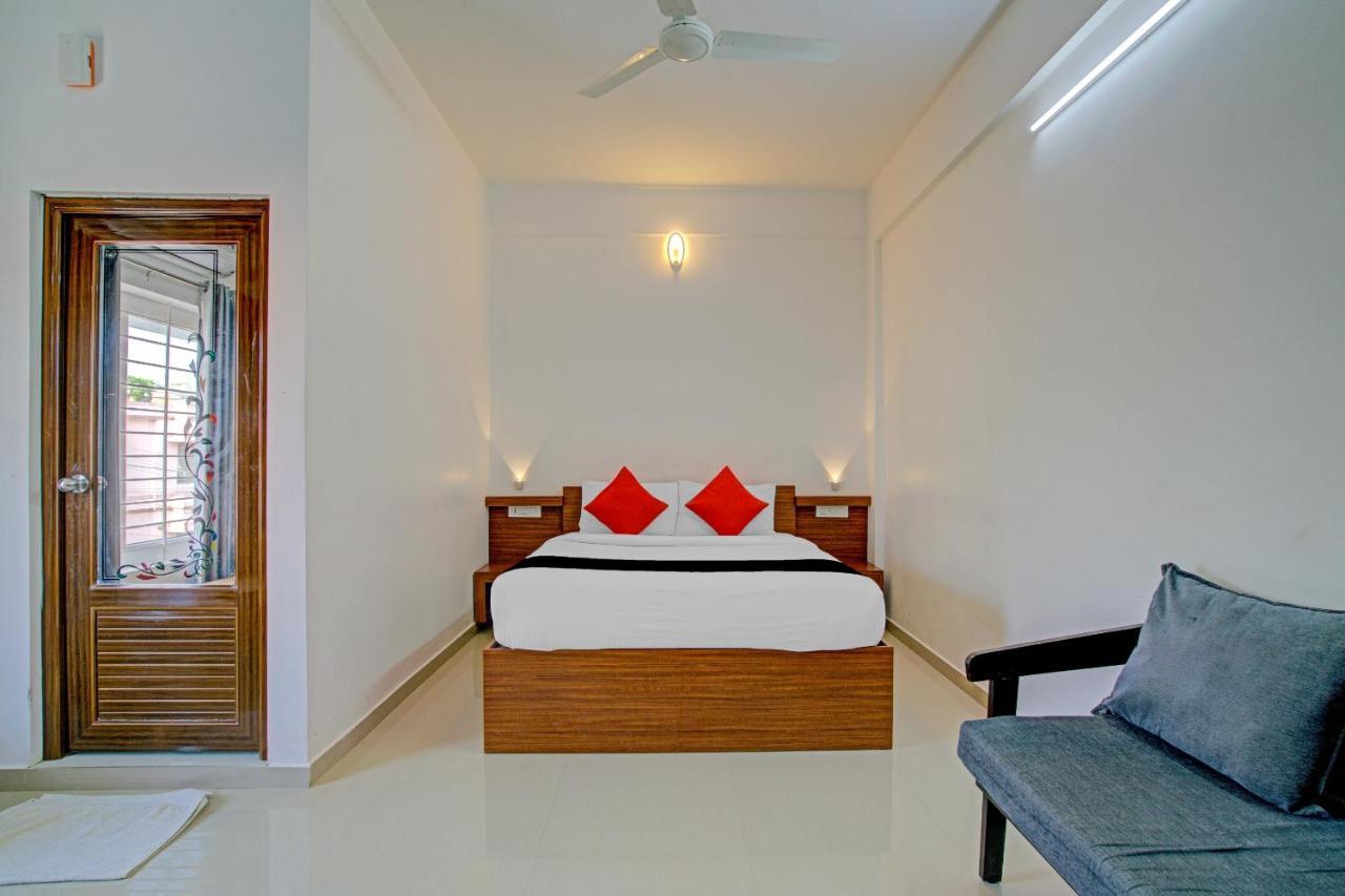 Vaccinated Staff- Capital O 74715 Phoenix Holidays 4* Kochi