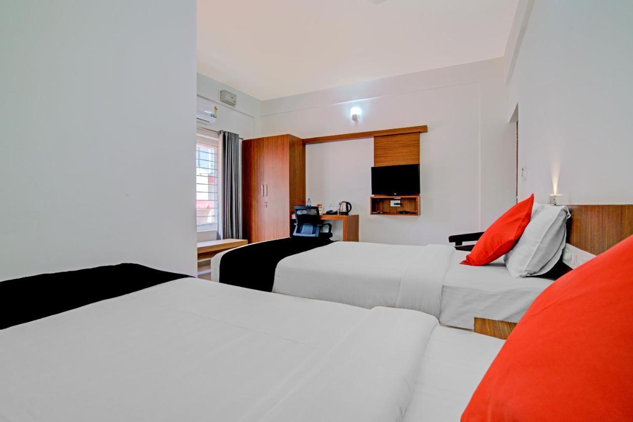 Vaccinated Staff- Capital O 74715 Phoenix Holidays Hotel
