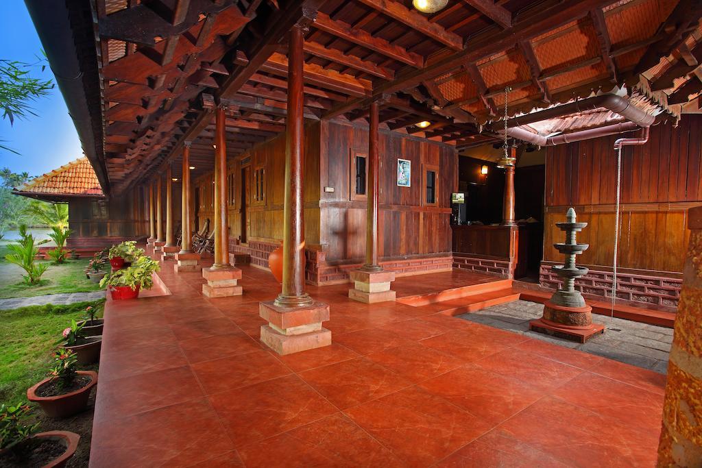 Kondai Lip Backwater Heritage 4* Kochi