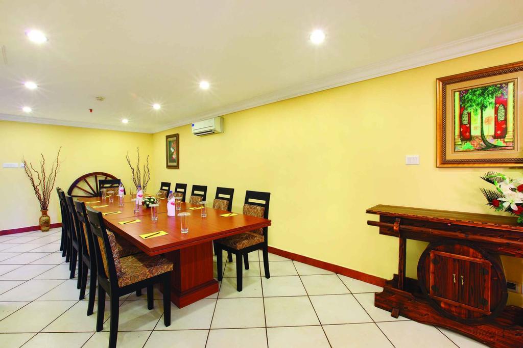 Emarald Cochin Hotel 3*