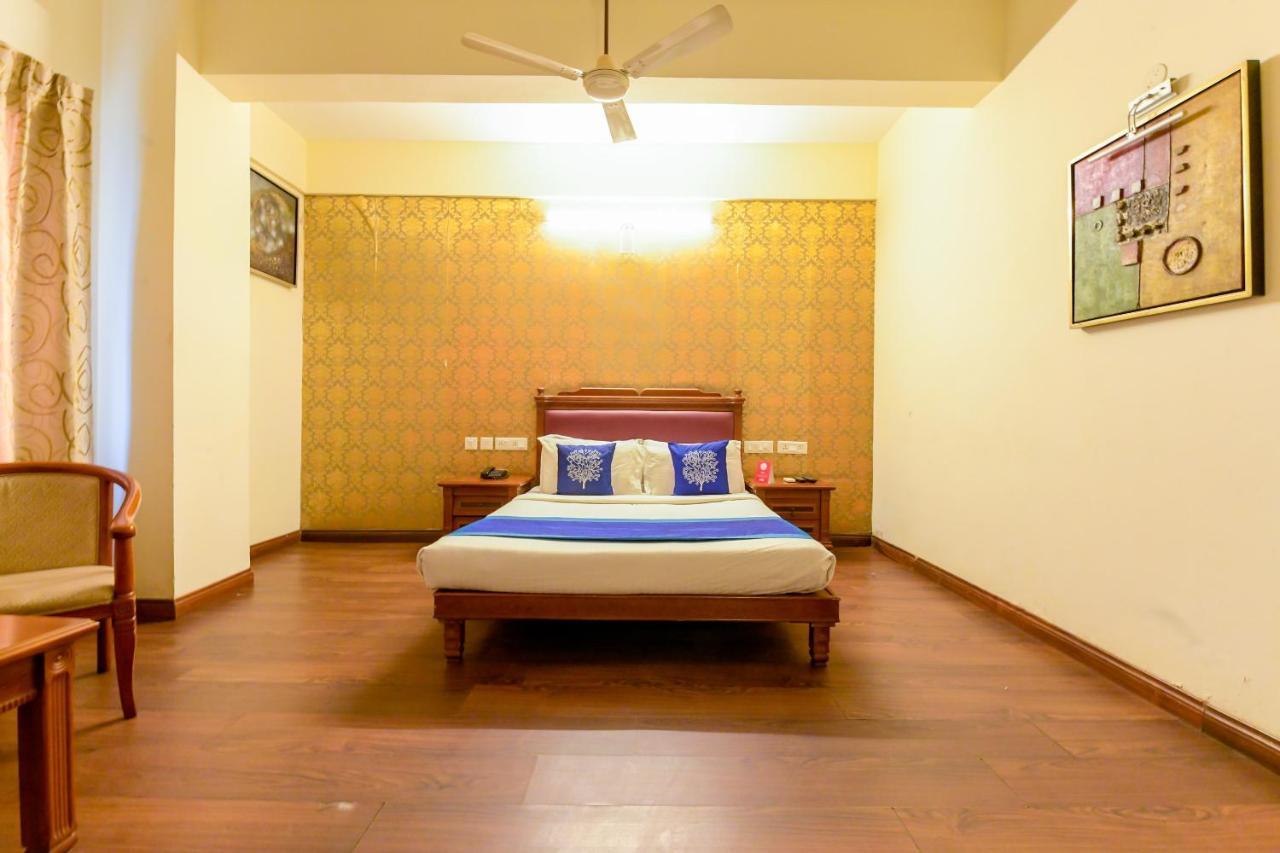 Oyo 4802 Cochin Residency 3*