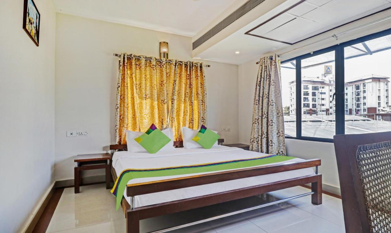 Hotel Treebo Trend Time Square Marine Drive 3*