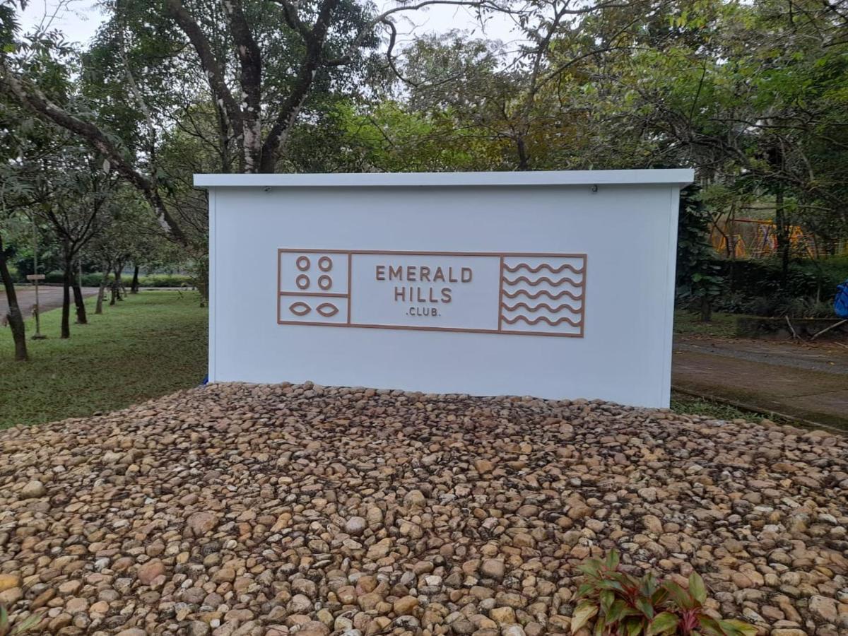Emerald Hills Club Resort *