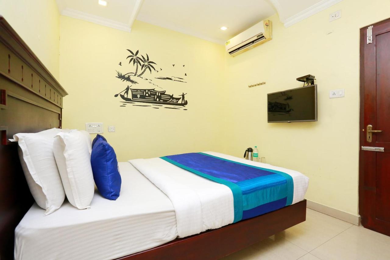 Hotel Oyo 5643 Malabar Plaza 3*