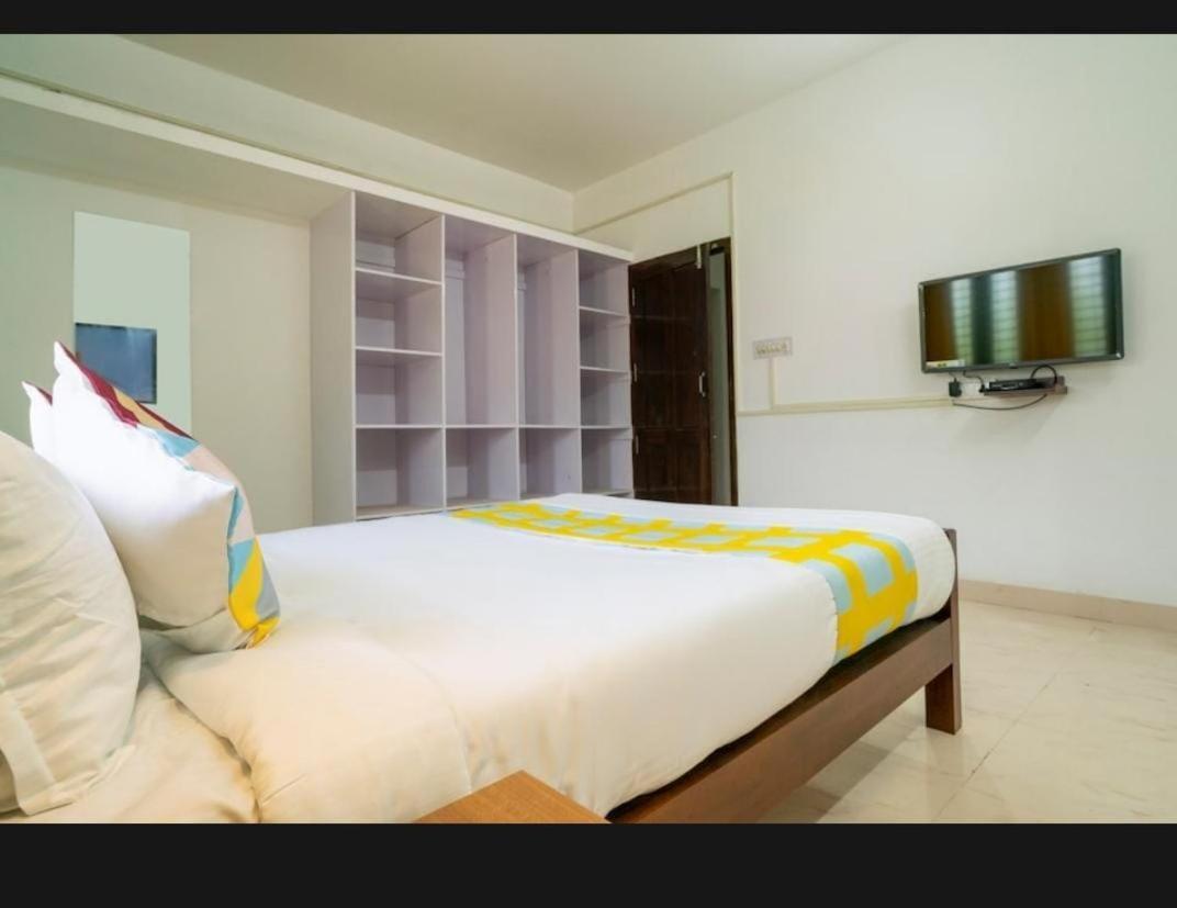 Apartment Tharayil *