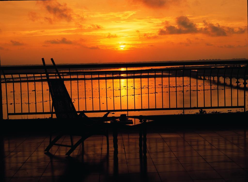 Riviera Suites 4*