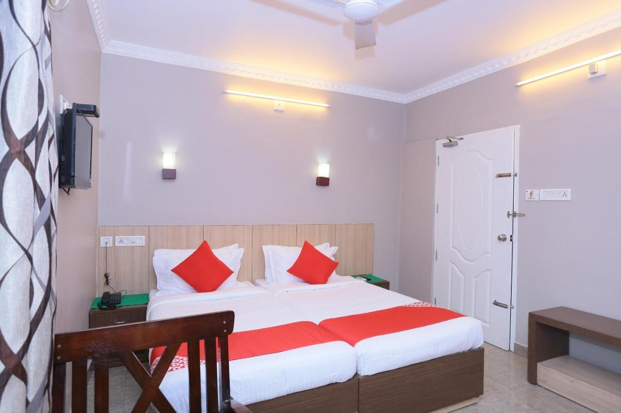 Hotel Oyo 23116 Gino Tourist Kochi