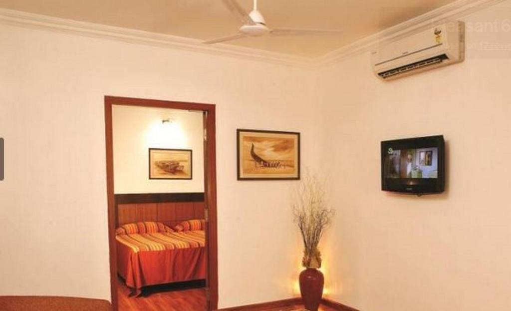 Hill View Hotel 3*