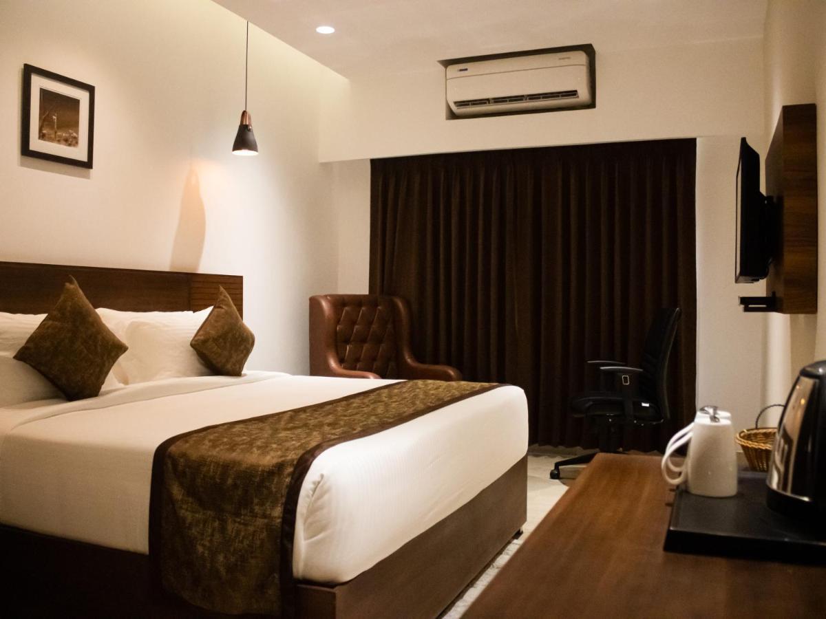 The Runway Hotel 3*
