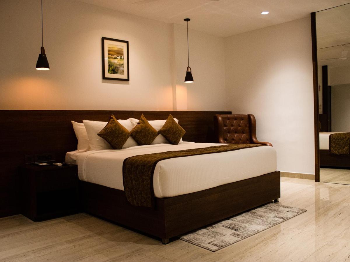 Hotel The Runway