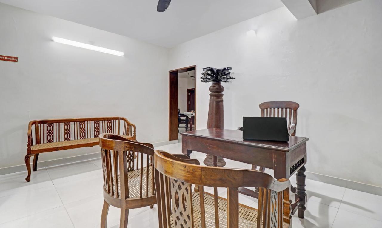 Treebo Backpackers Hotel 3*