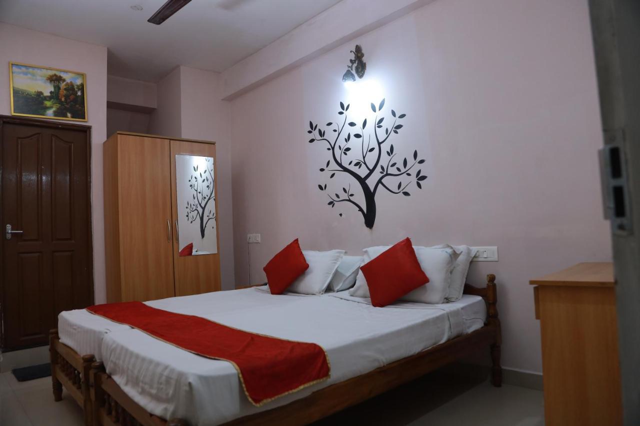 Collection O Safe Kadavanthra Hotel