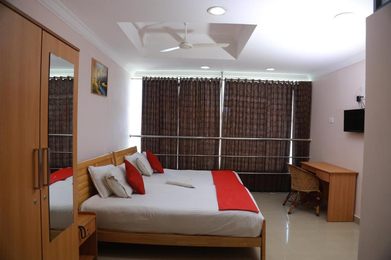 Collection O Safe Kadavanthra Hotel 4*