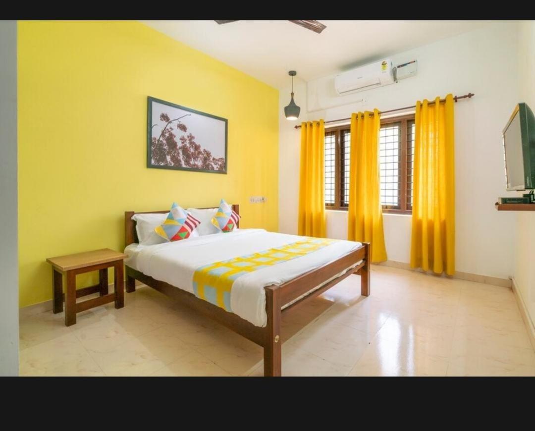 Apartment Tharayil *