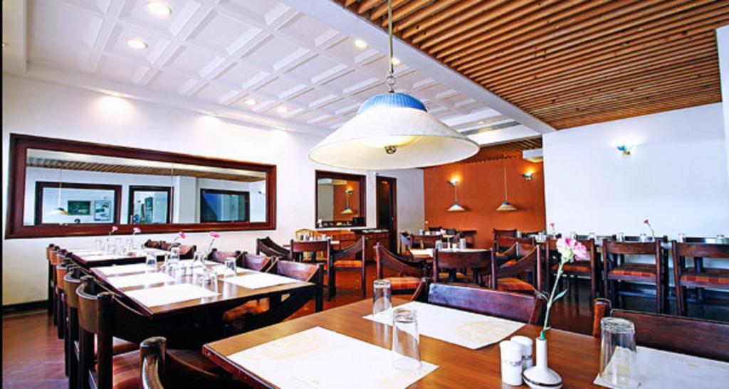 Hotel Abad Metro Kochi