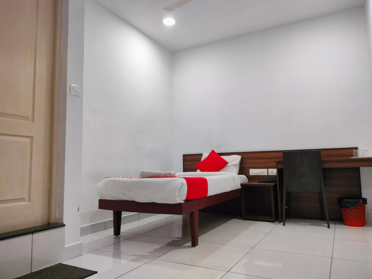 Hotel Kings Thrippunithura