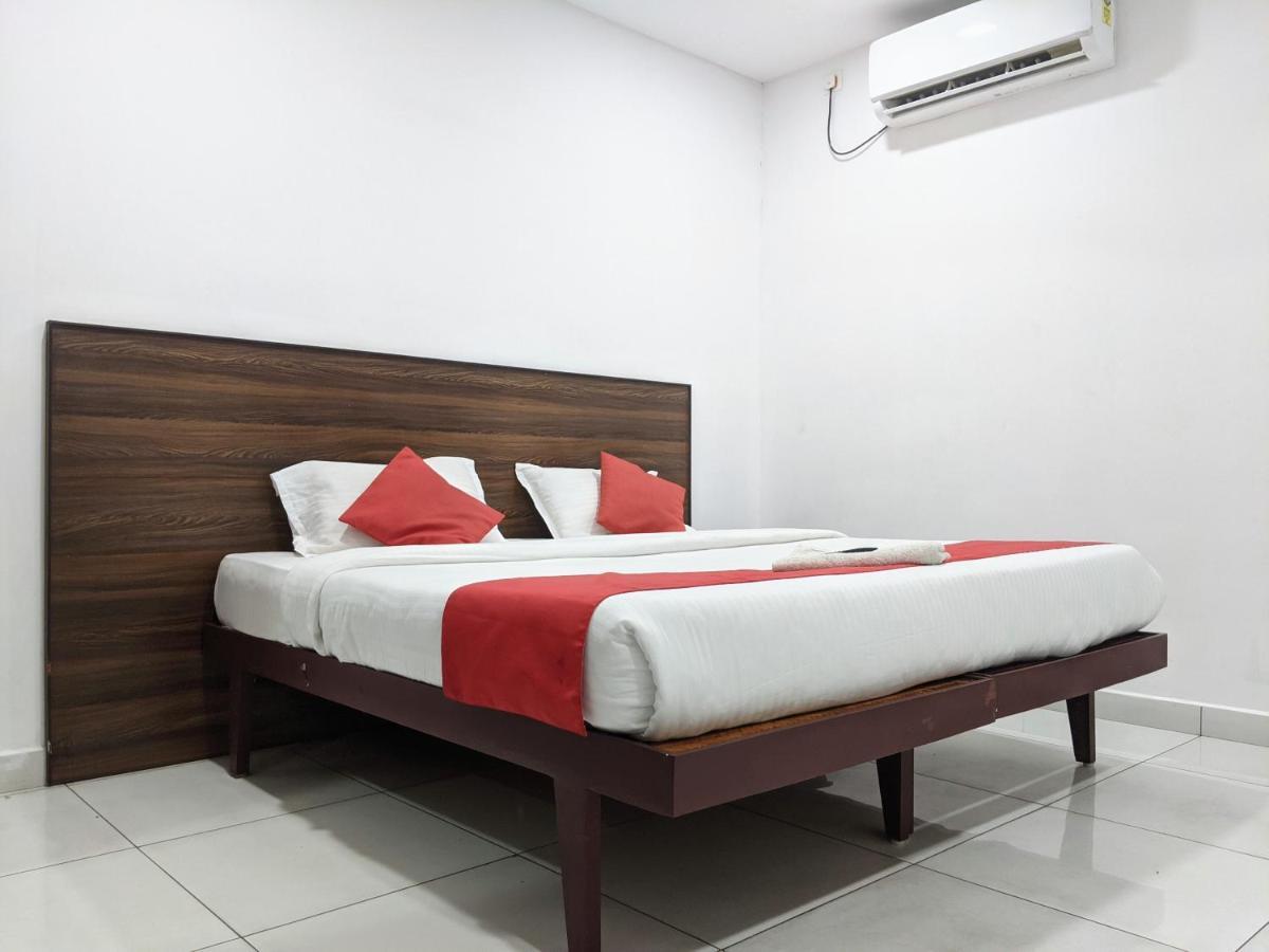 Kings Thrippunithura Hotel