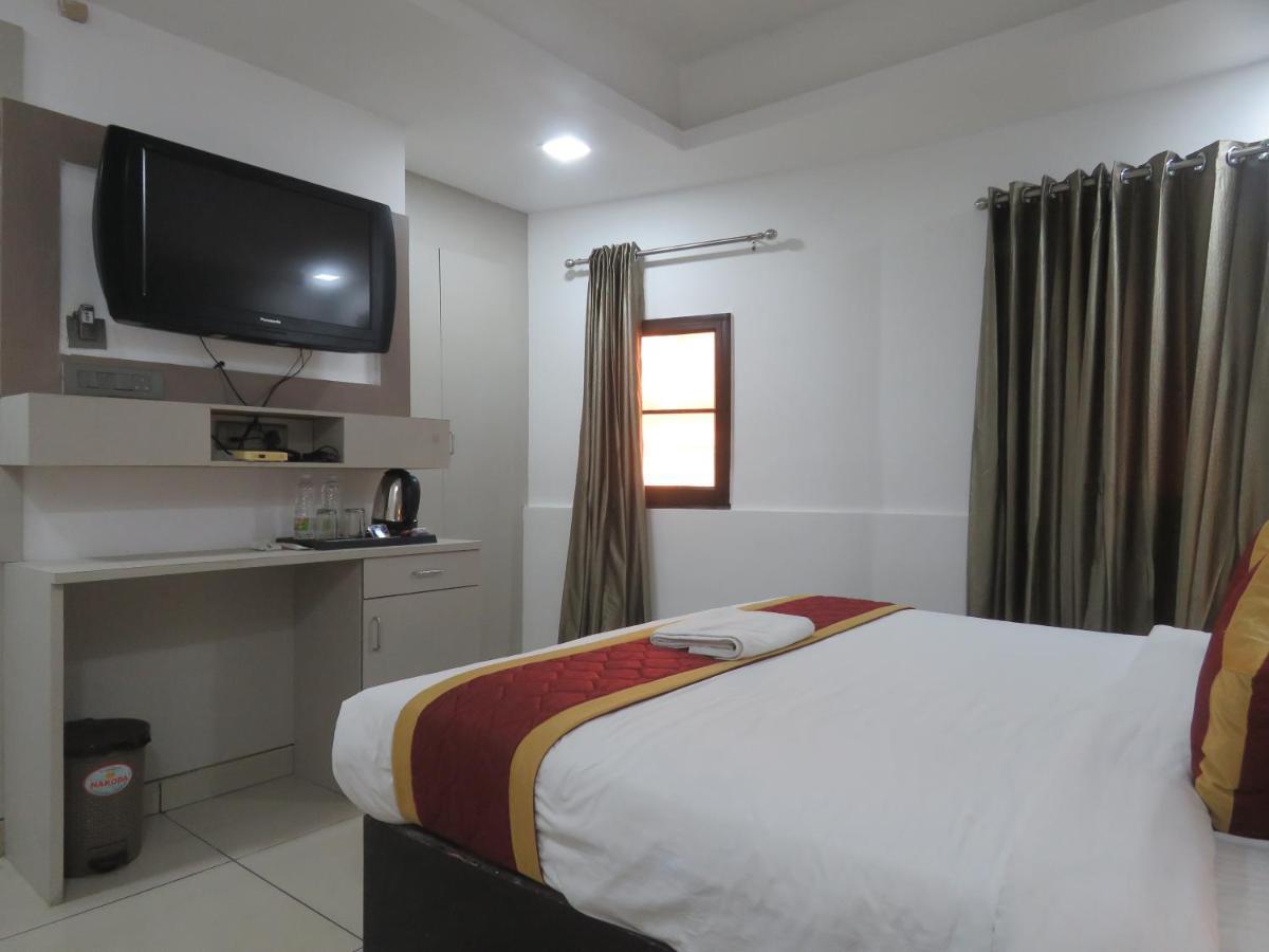 Hotel Reegate Near South Railway Station Kochi