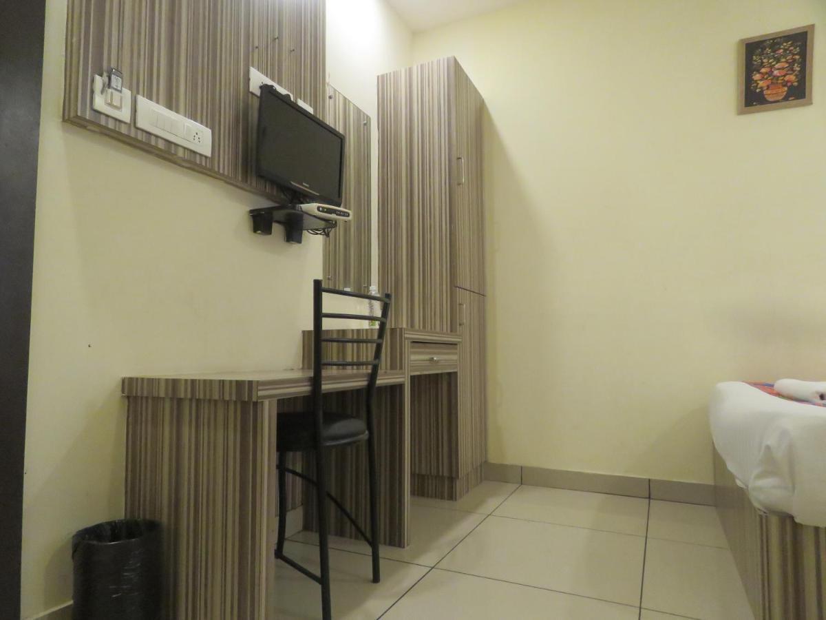 Hotel Reegate Near South Railway Station 3*