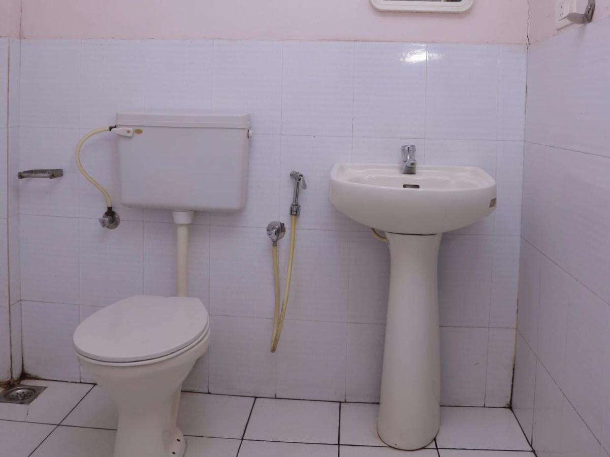 Collection O Safe Kadavanthra Hotel