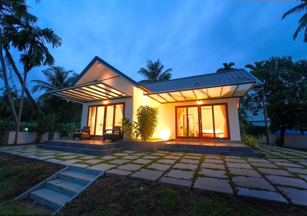 La Riva Lakeside Private Pool By Voye Homes Kochi