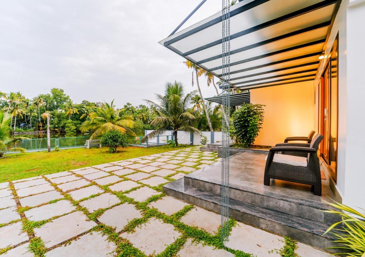 Resort La Riva Lakeside Private Pool By Voye Homes Kochi