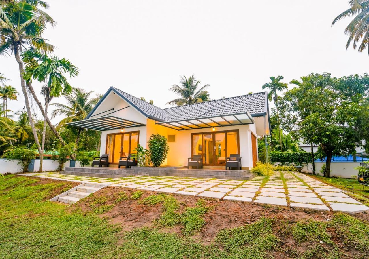 La Riva Lakeside Private Pool By Voye Homes * Kochi