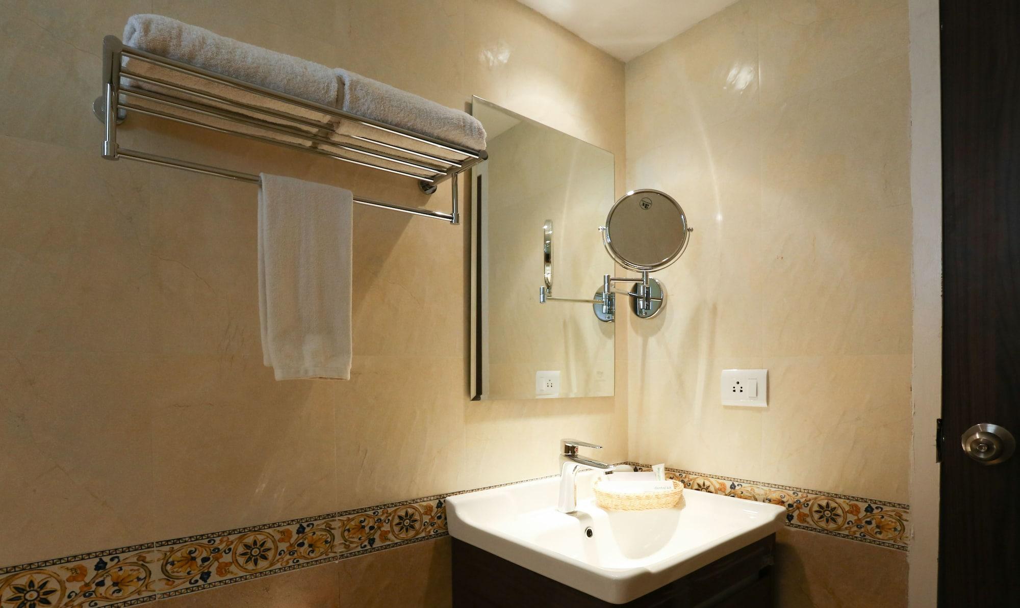 Cochin Legacy Hotel 3*