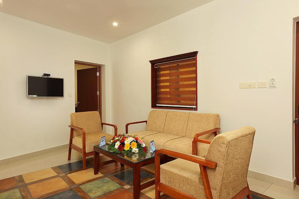 Eloor Tourist Hotel 3*