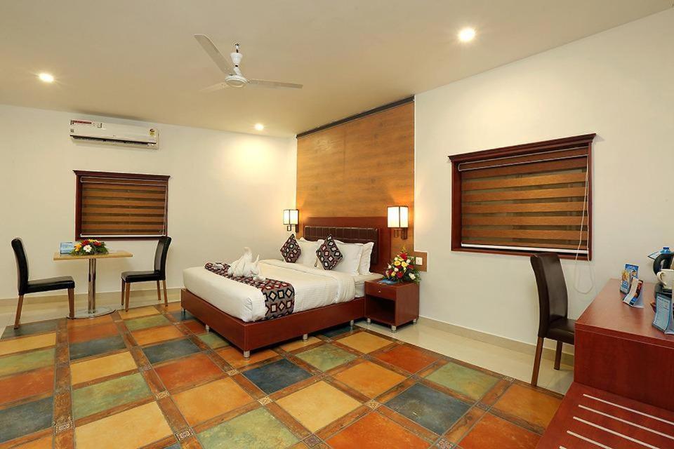Eloor Tourist 3* Kochi