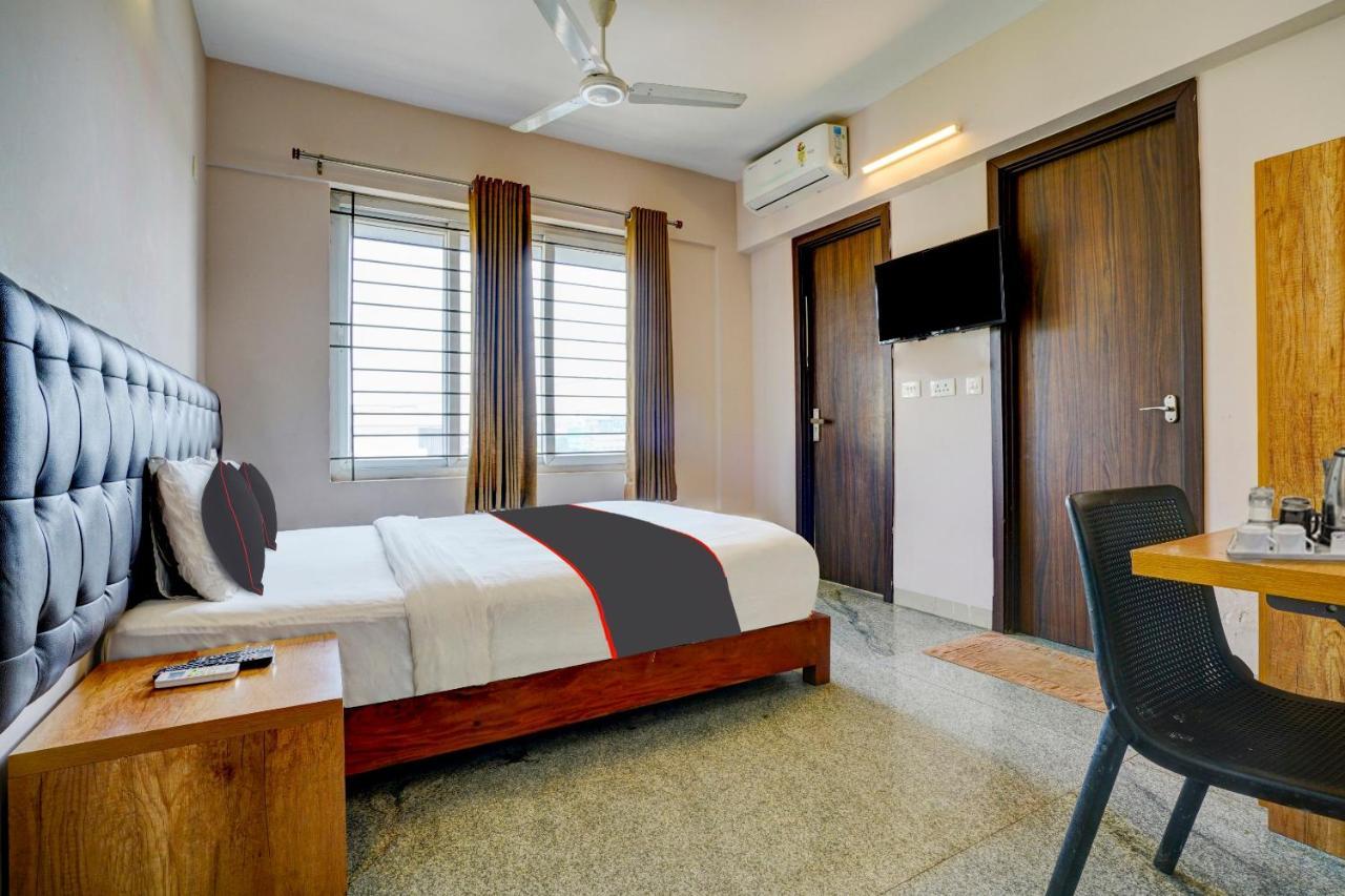Super Collection O Premium Crystal Residency Hotel