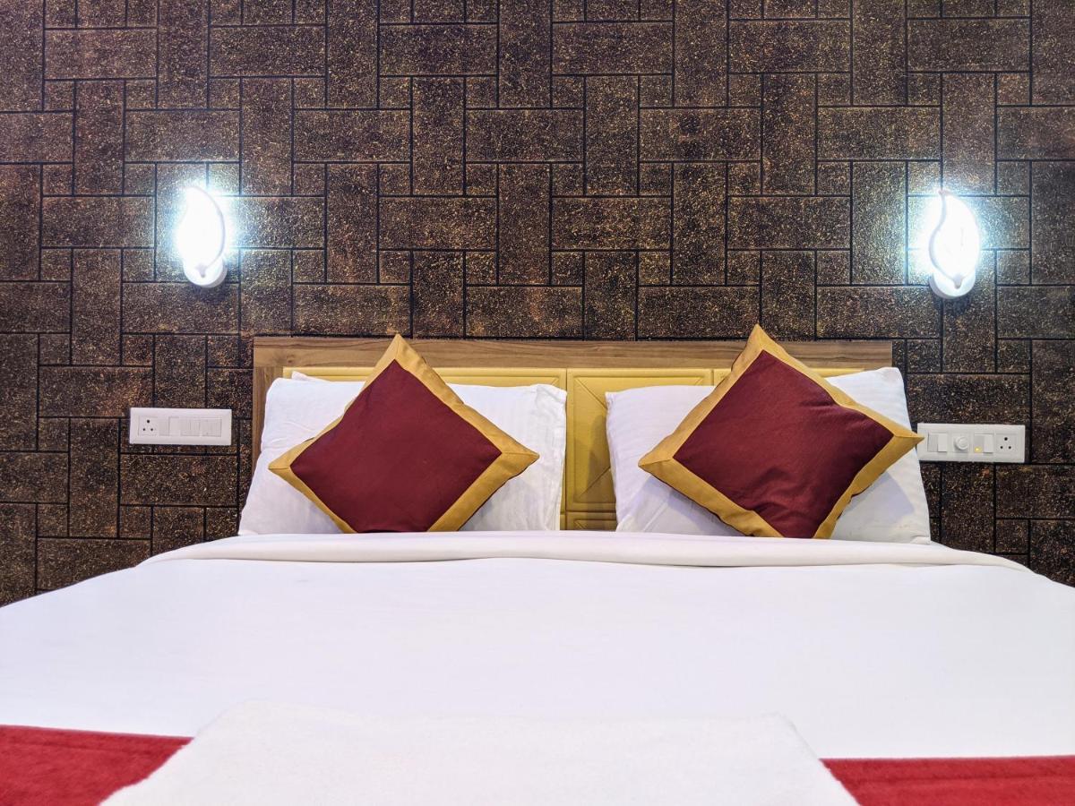 Feathers 3* Kochi