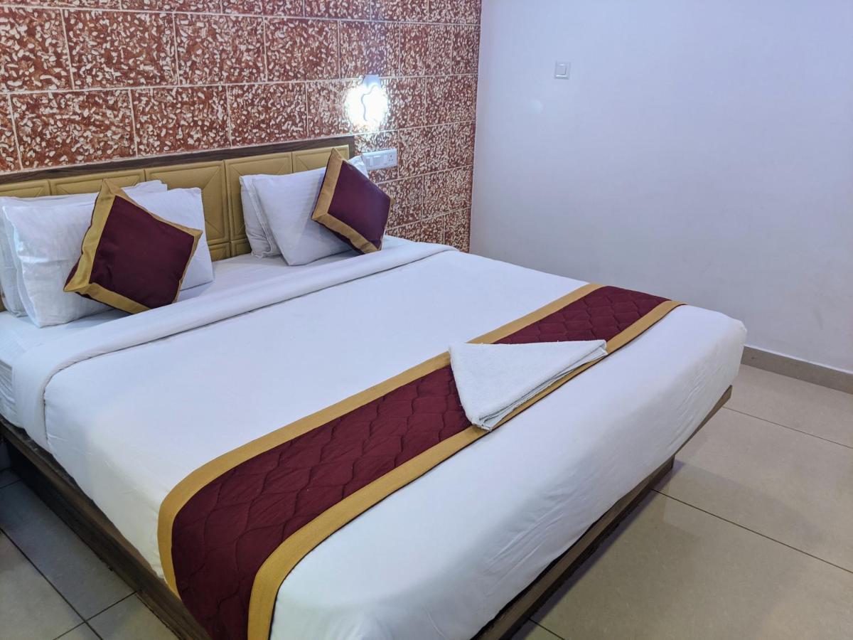Feathers Hotel