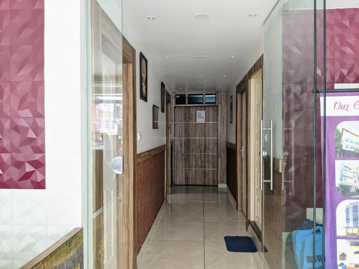 Feathers Hotel 3*
