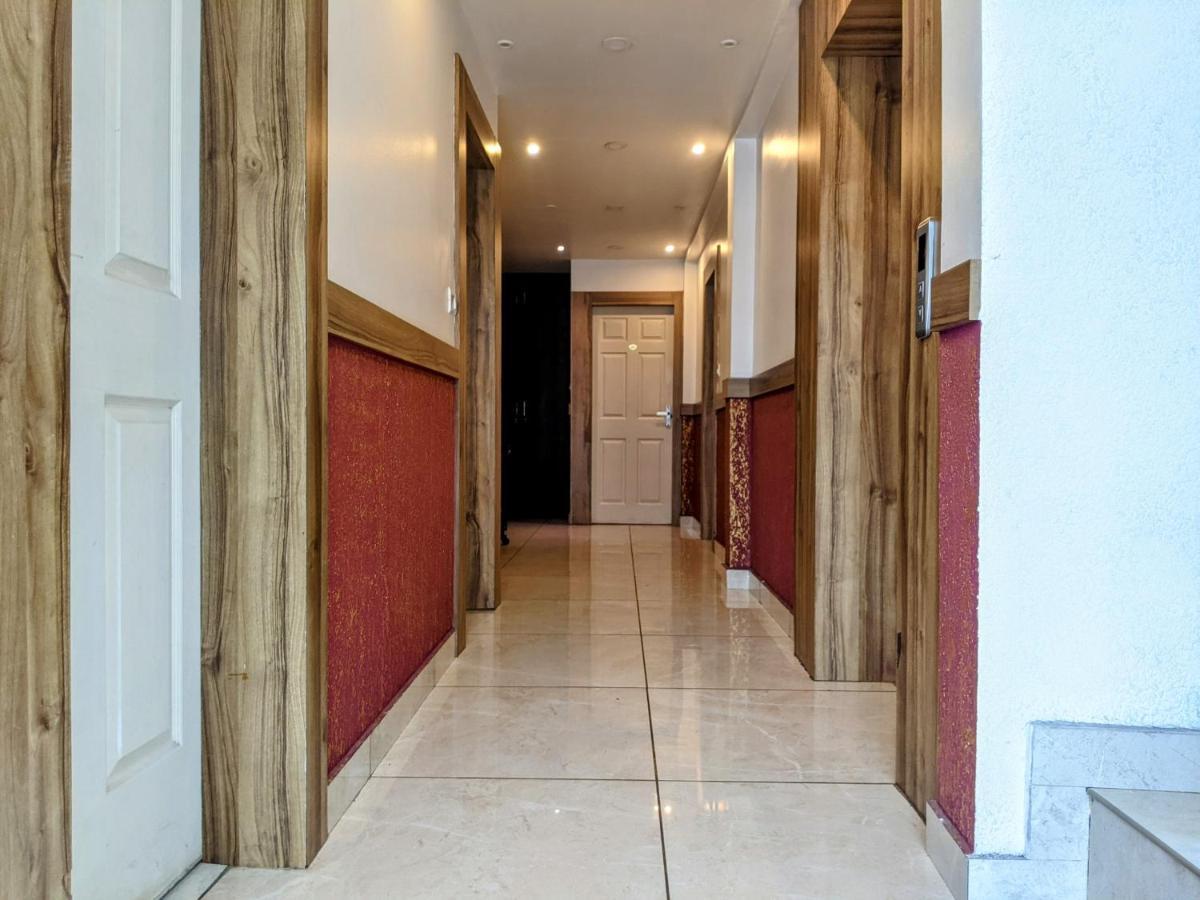 Feathers Hotel