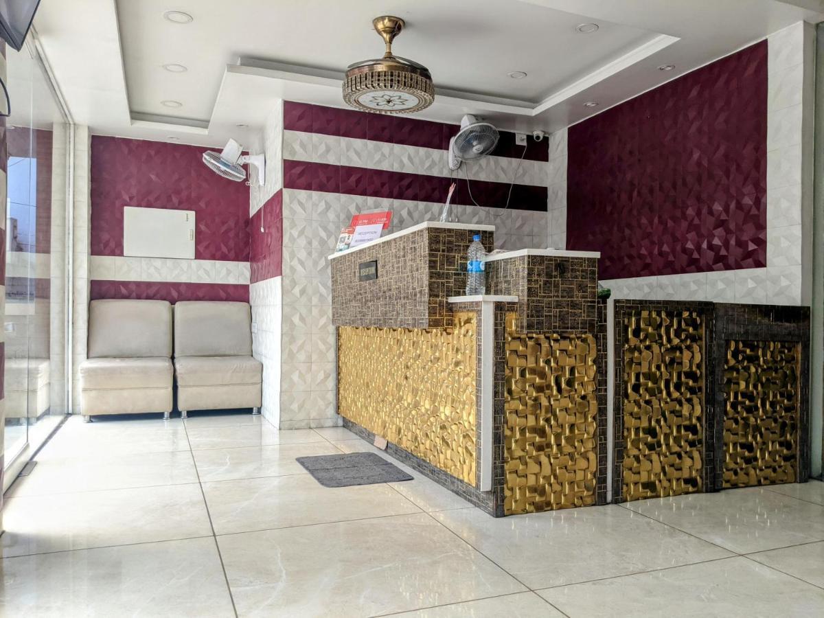 Feathers Hotel 3*