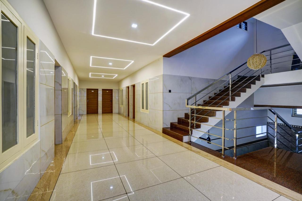 Hotel Oyo Flagship Darsana Central Kochi
