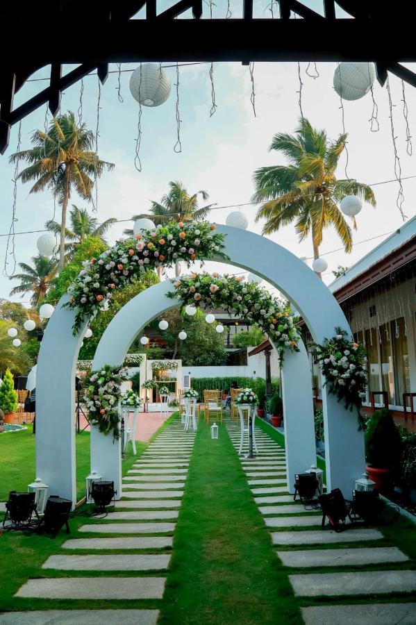 Resort Break Water Palace Kochi