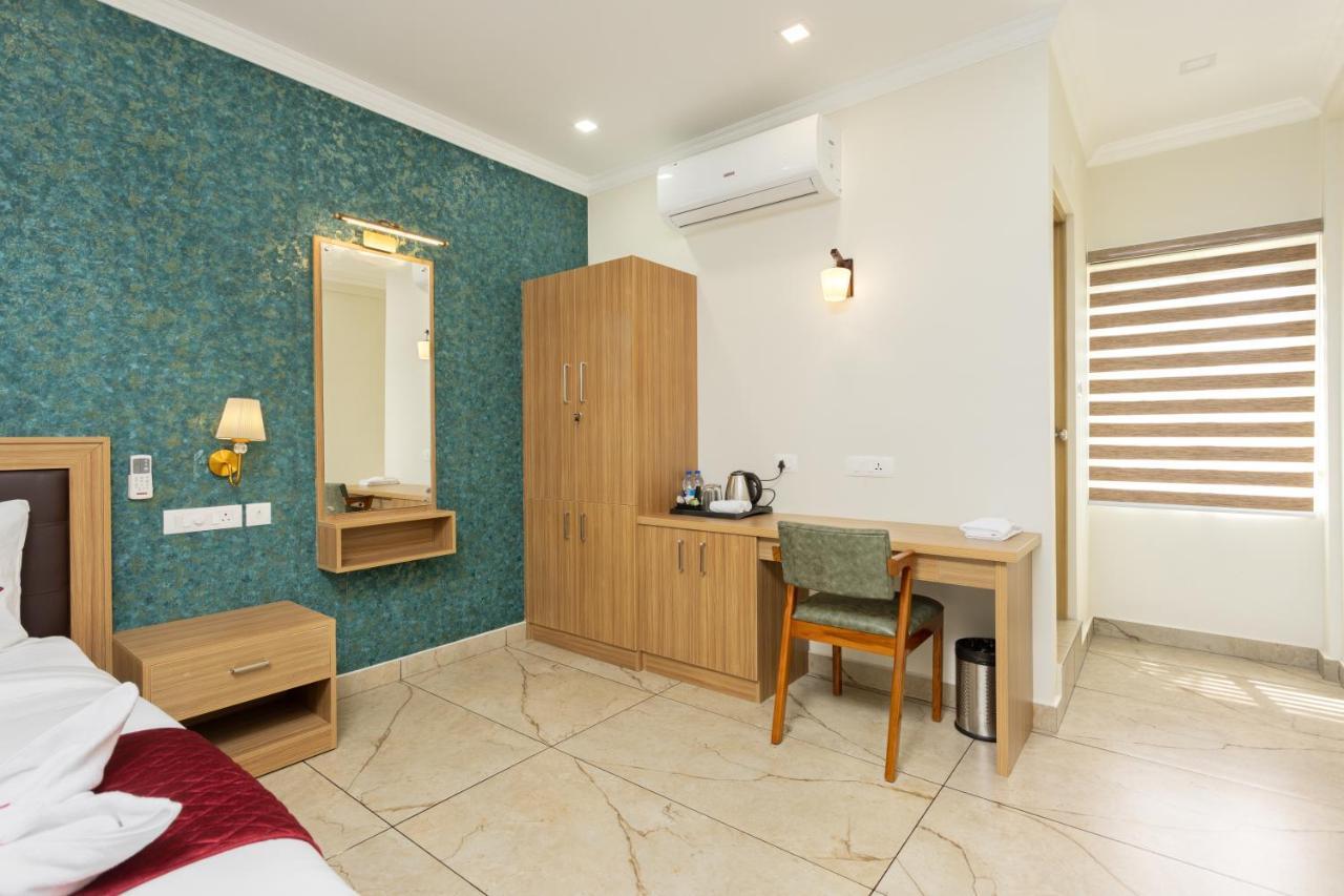 Hotel Esaa Airport 3*